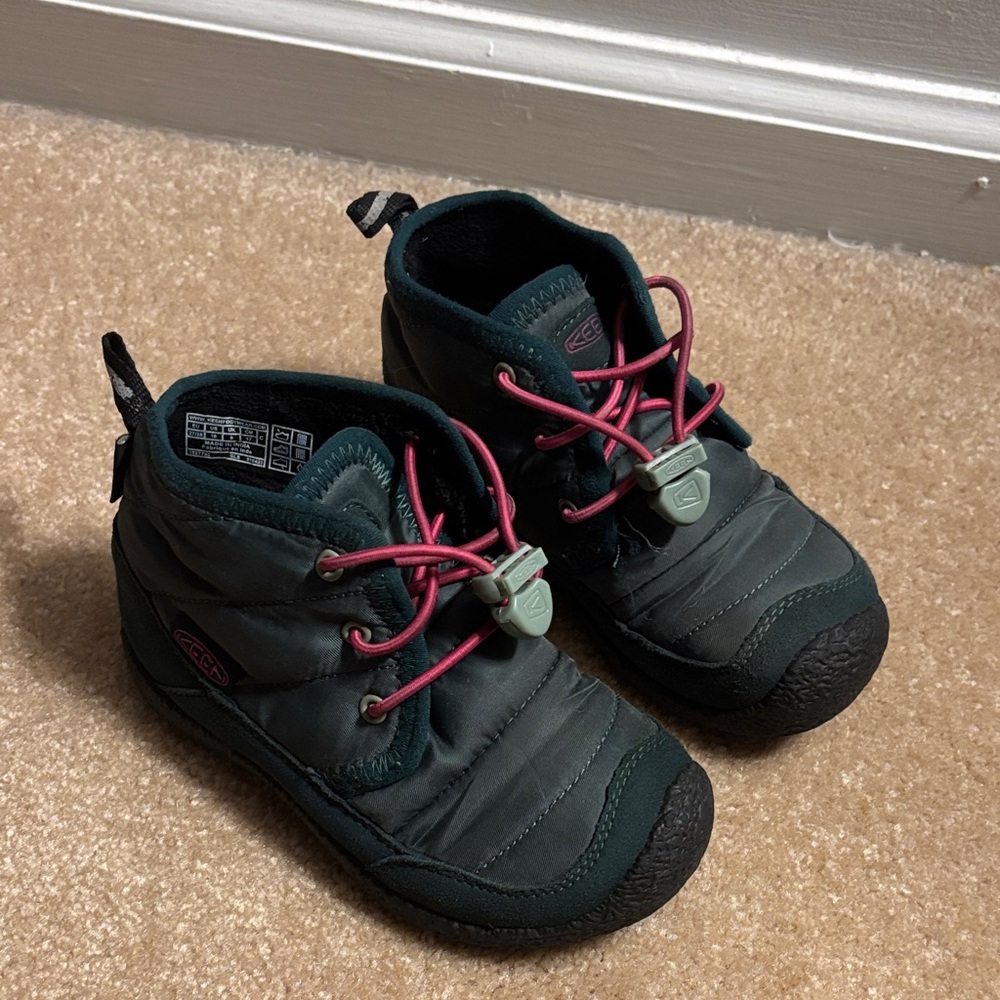Keen kids boots size 10